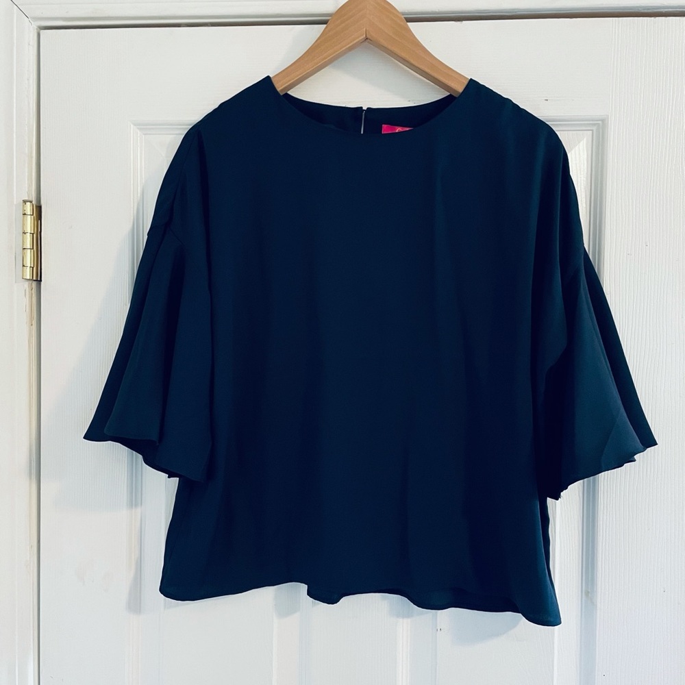 NWT Catherine Malandrino Navy Blue Drape Top with Flutter Sleeves Size S.
